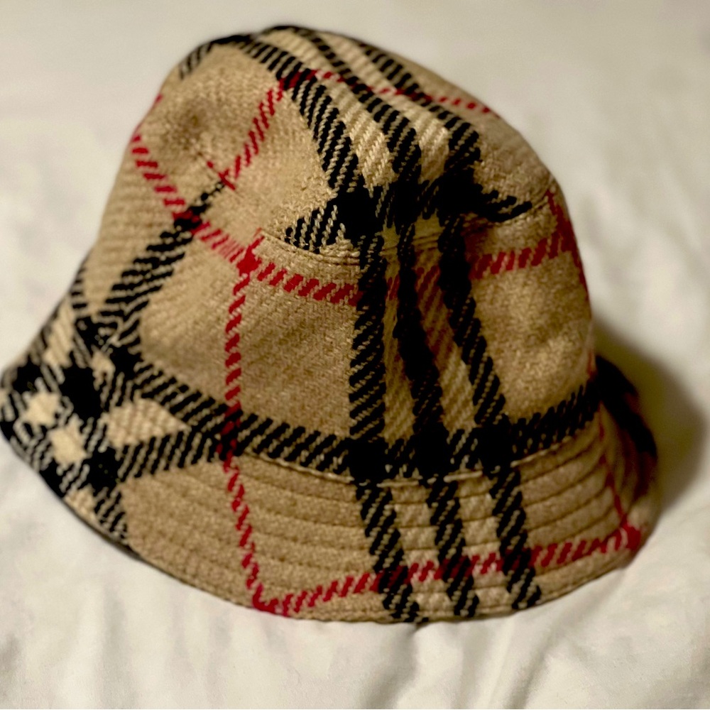 Authentic Original Burberry bucket hat.